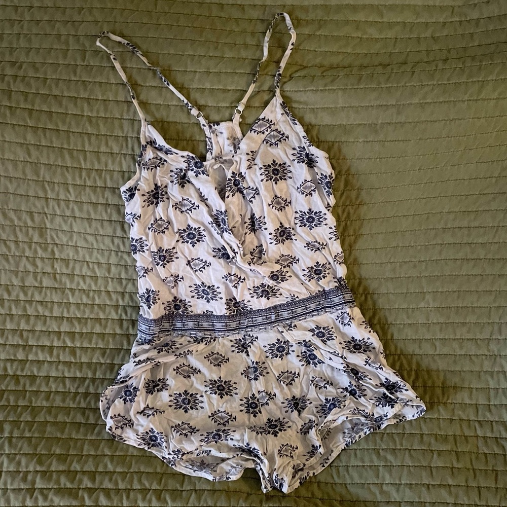 𝑃rinted Romper (𝕊𝔸𝕃𝔼) - Picture 2 of 13